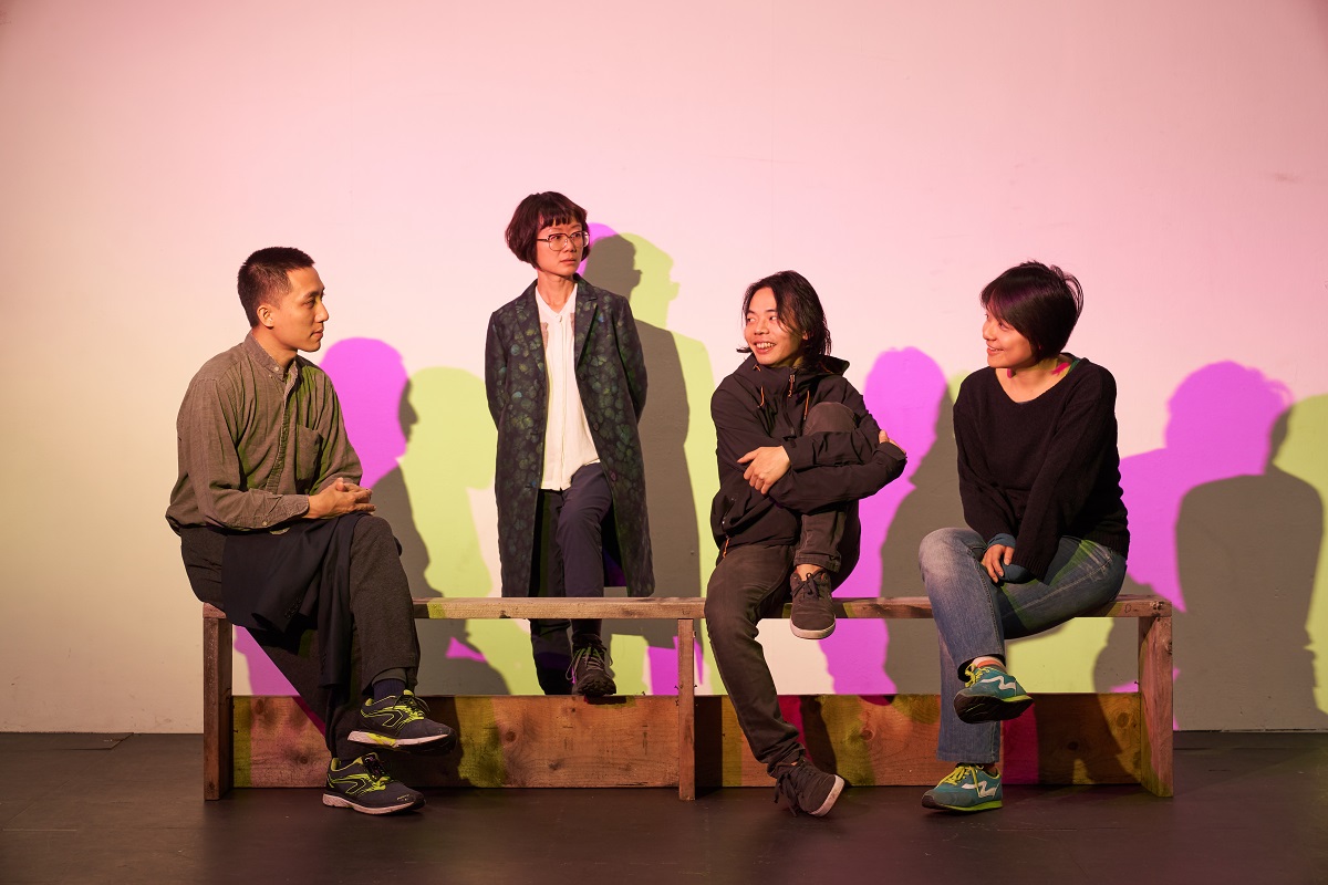 圖五：《大驅離》主創成員，左起：編劇黃衍仁、導演馮程程、編劇黃思農、劇場構作陳佾均，攝影YC Kwan