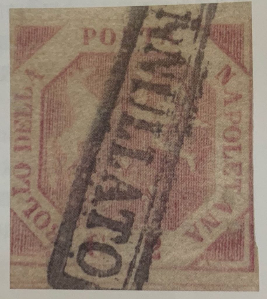 兩西西里王國於1858年發行的郵票含有百合花、三曲腿圖與人立馬的國王盾徽。