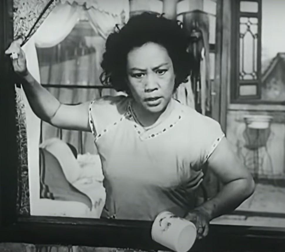 1963年在電影《七十二家房客》飾演「八姑」的譚玉真。